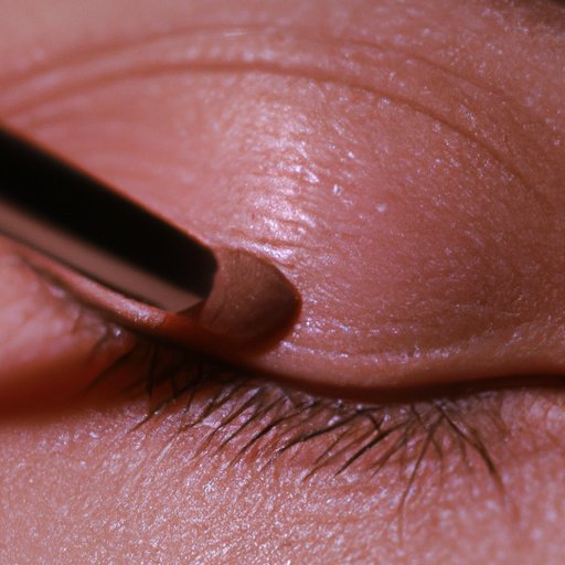 How to Put On Eyeliner: A Step-by-Step Guide for Perfecting Your Look