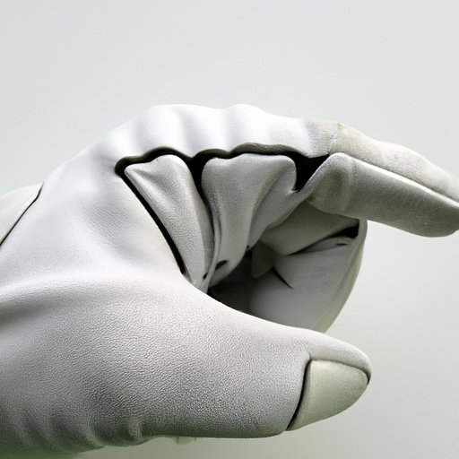 The Right Hand for a Golf Glove: Which One to Choose for Optimal Performance
